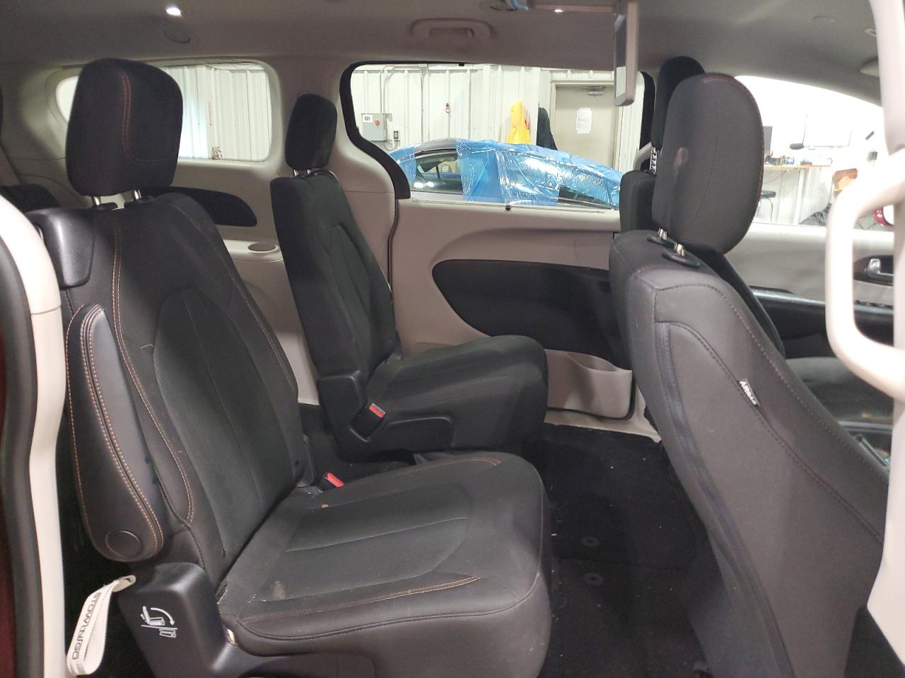2018 Chrysler Pacifica - Image 11