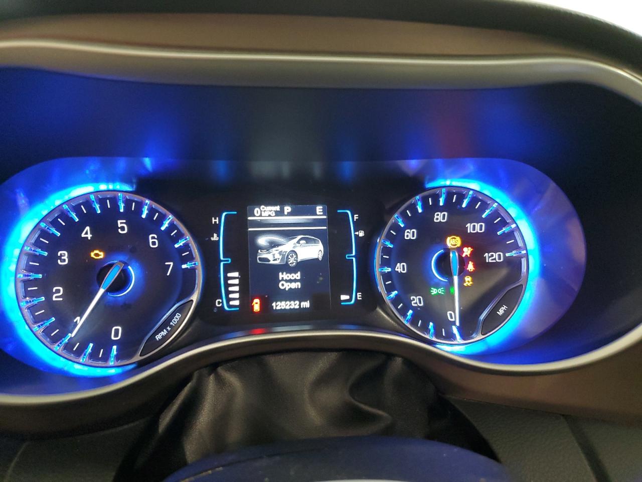 2017 Chrysler Pacifica - Image 9