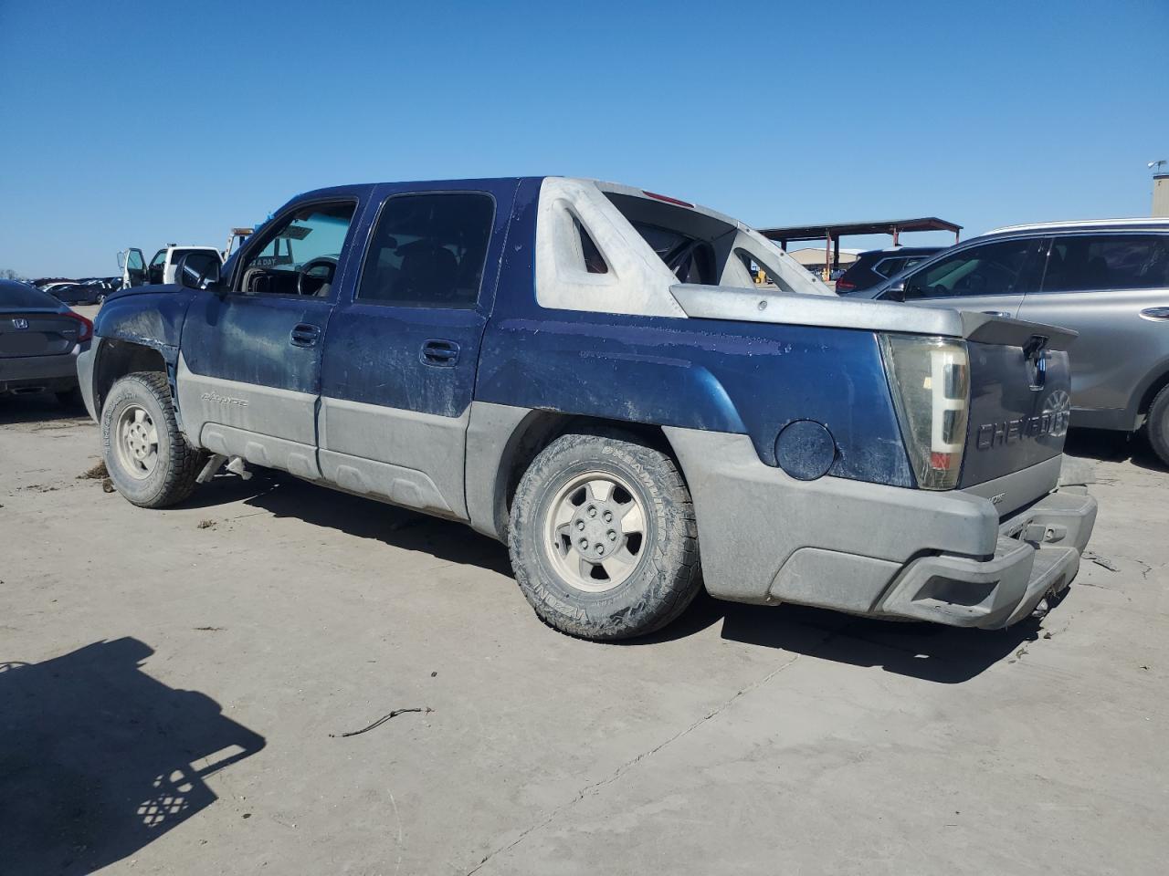 2002 Chevrolet Avalanche - Image 2