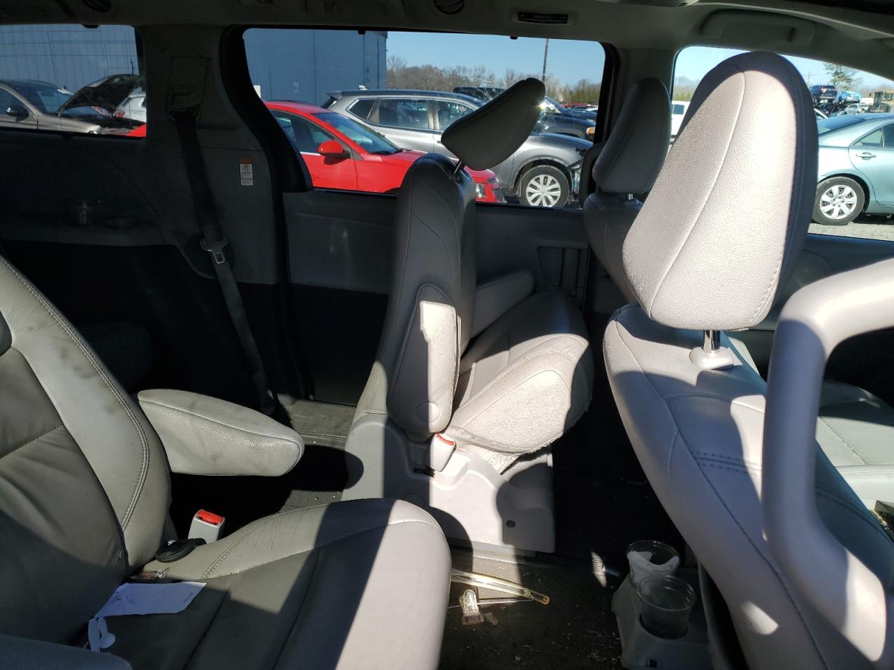 2017 Toyota Sienna - Image 11