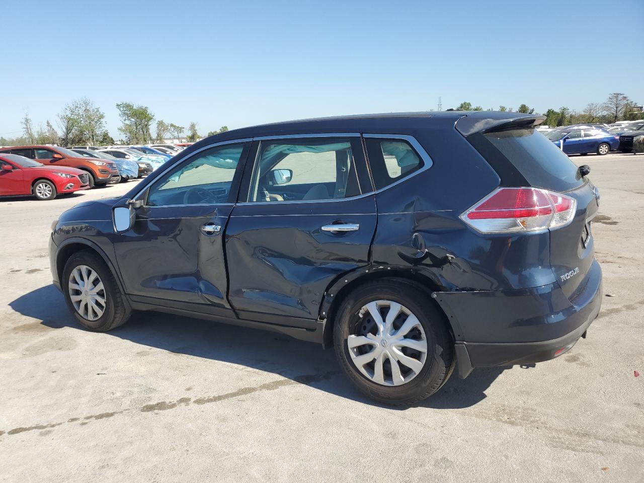 2015 Nissan Rogue - Image 2