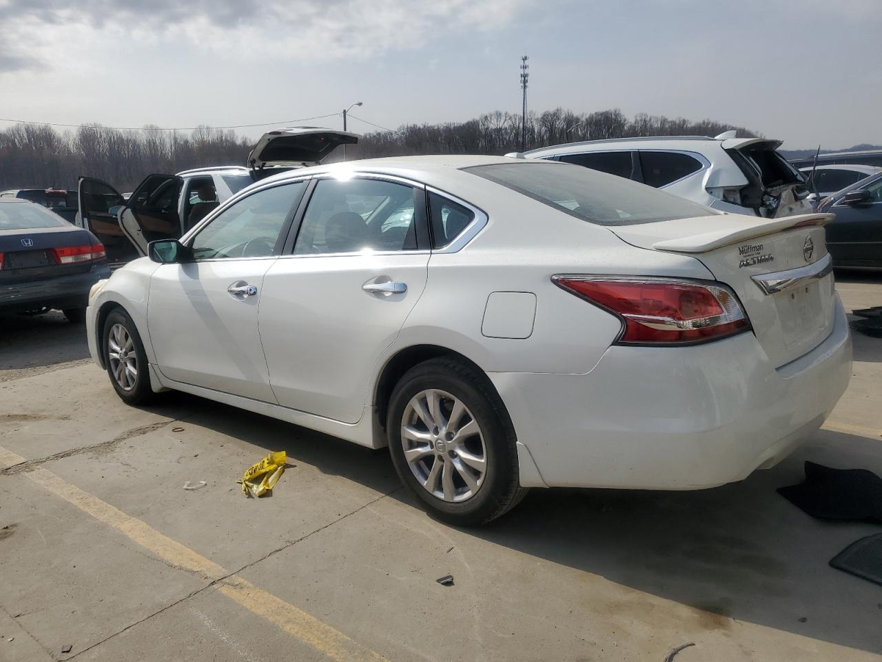 2015 Nissan Altima - Image 2