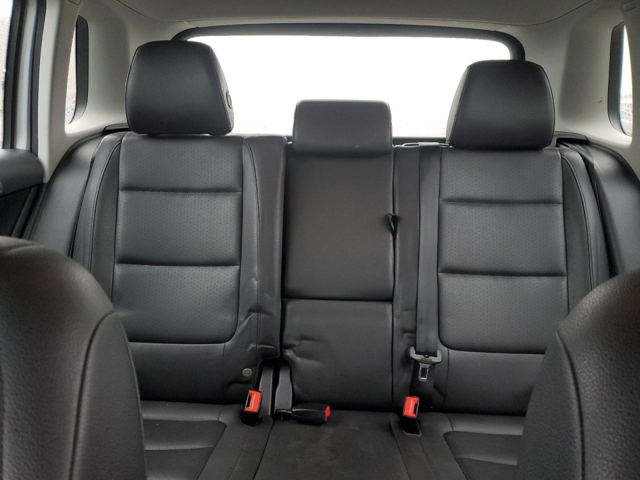 2017 Volkswagen Tiguan - Image 10