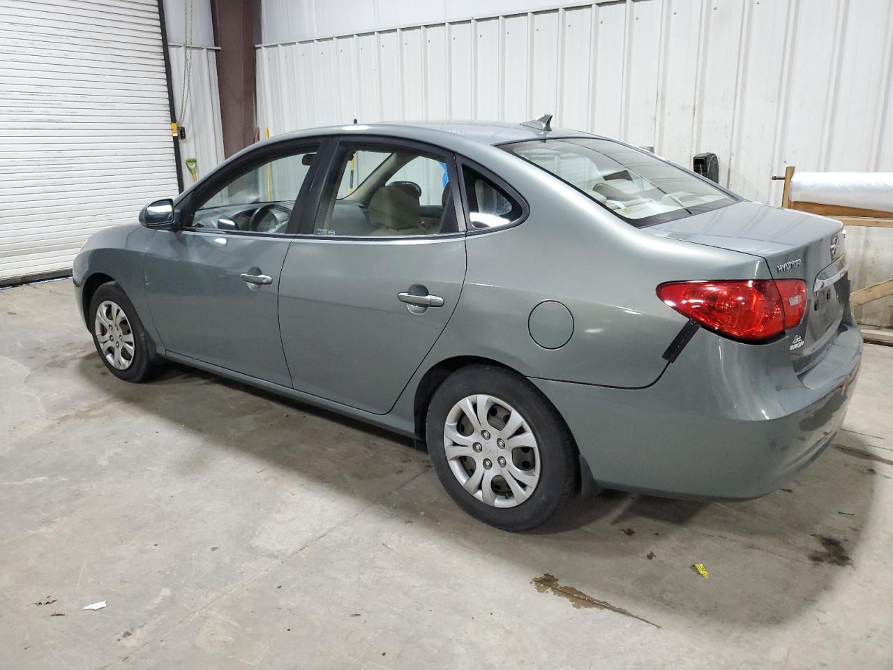 2010 Hyundai Elantra - Image 2