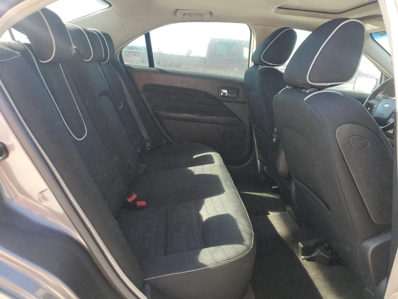 2010 Ford Fusion - Image 11