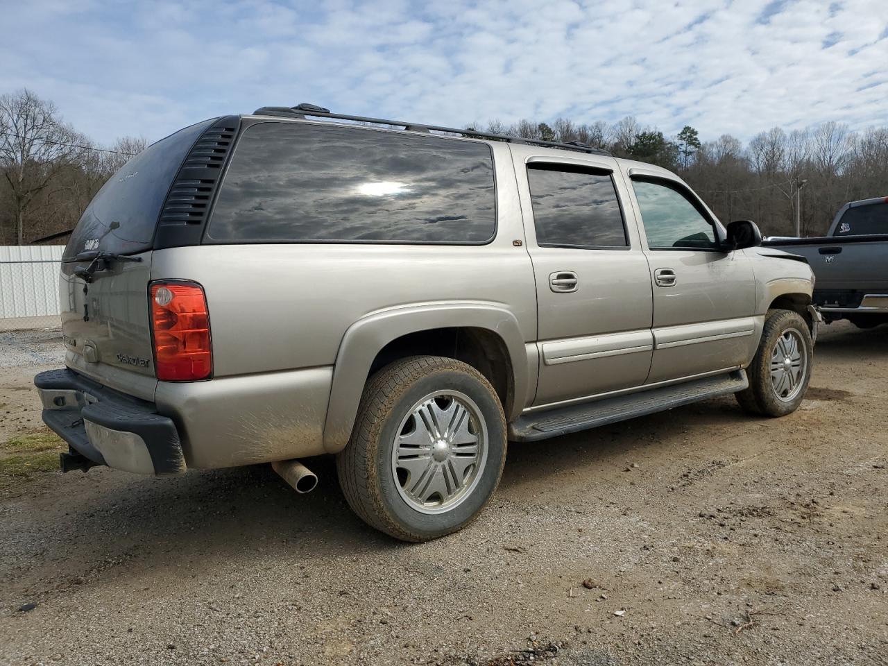 2003 Chevrolet Suburban - Image 3