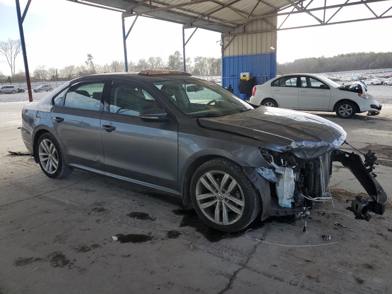 2019 Volkswagen Passat - Image 4