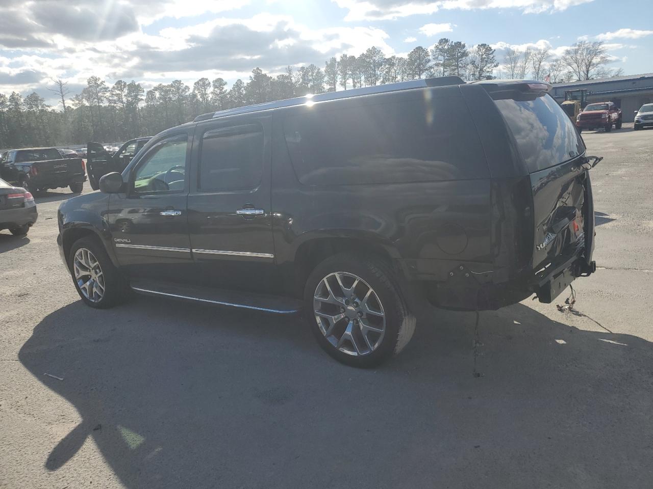 2013 GMC Yukon - Image 2