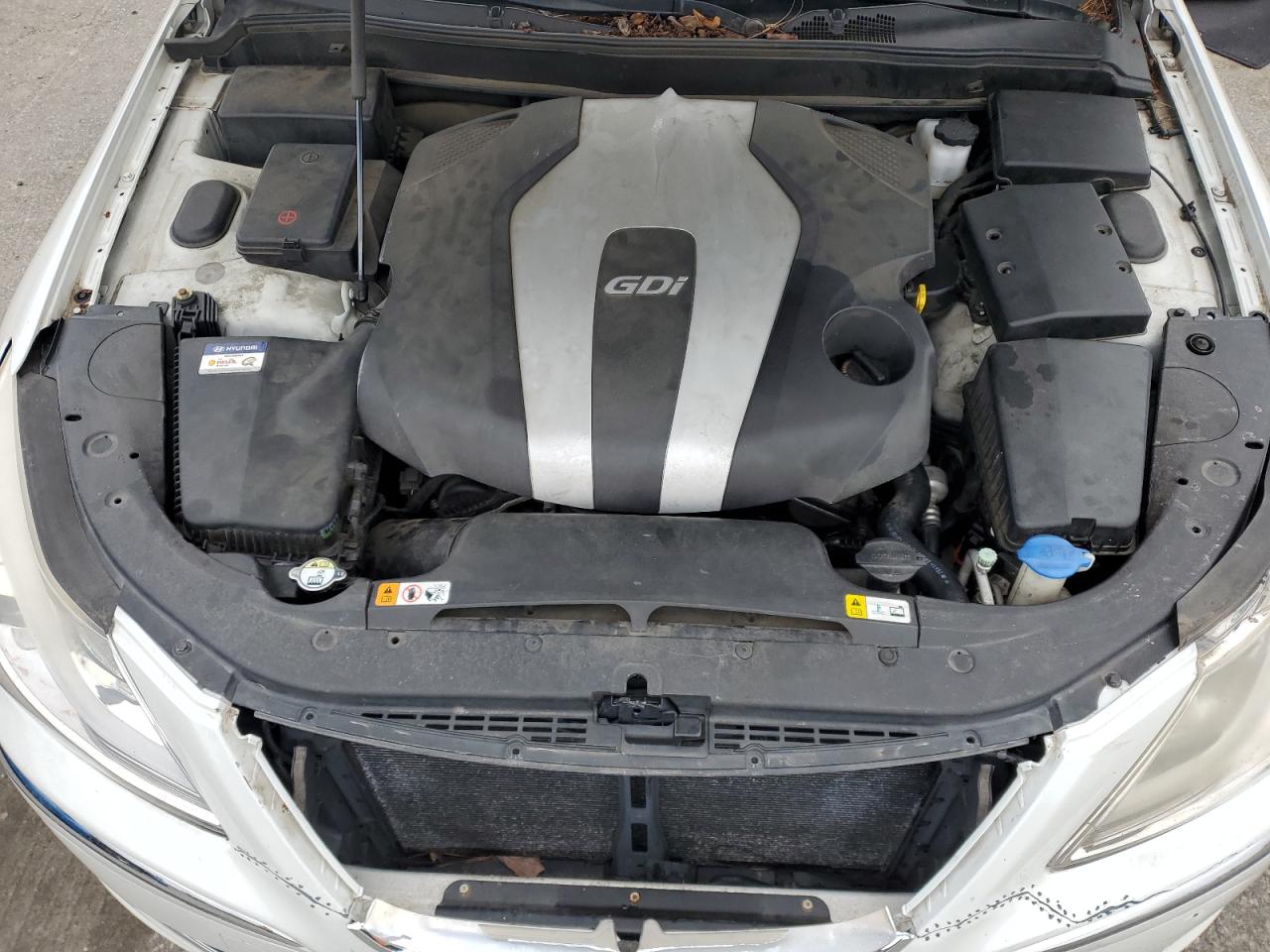 2013 Hyundai Genesis - Image 11