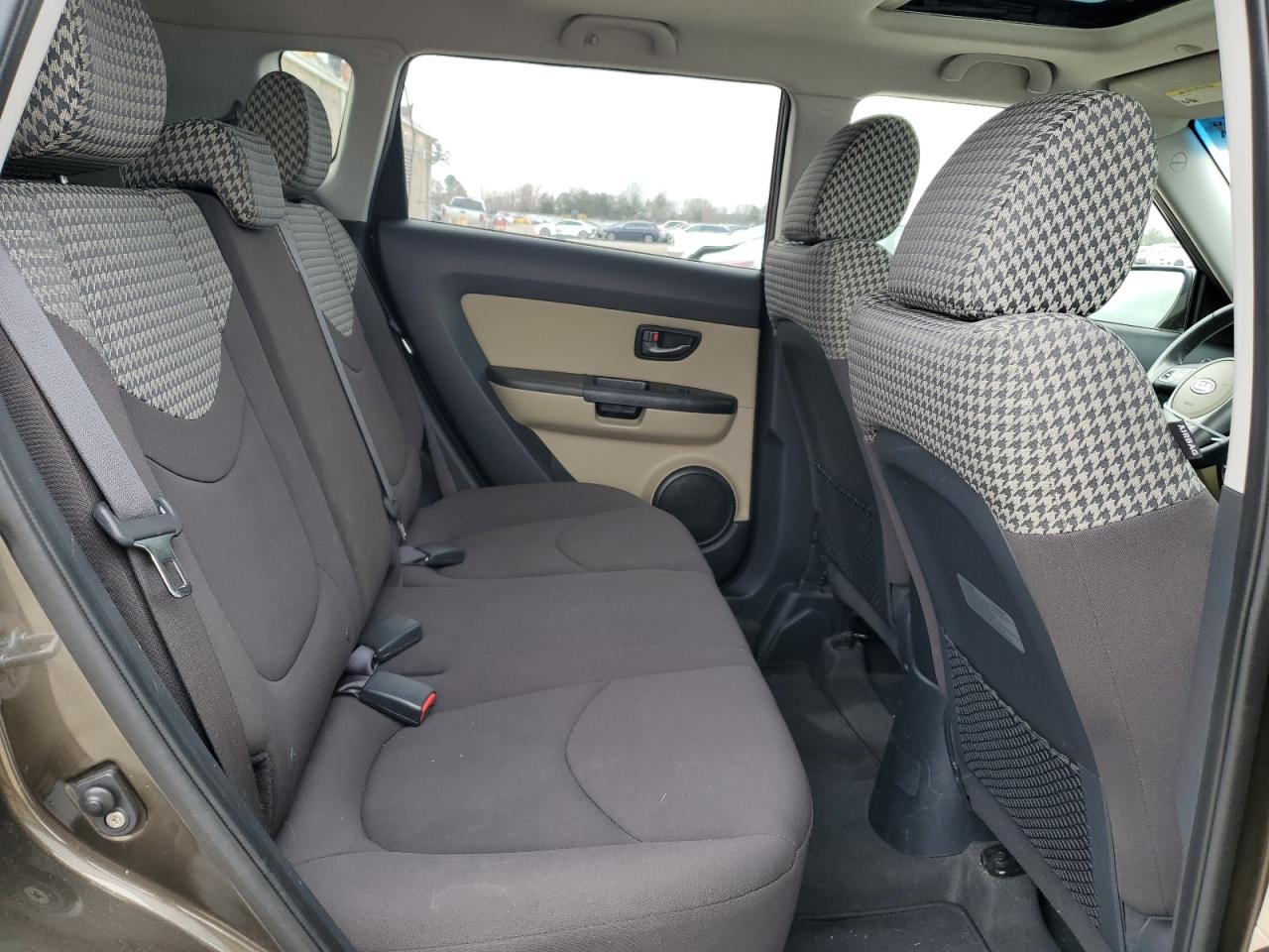 2011 Kia Soul + VIN: KNDJT2A21B7215940 Lot: 51127555