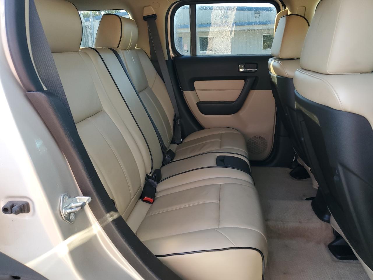 2009 Hummer H3 - Image 12