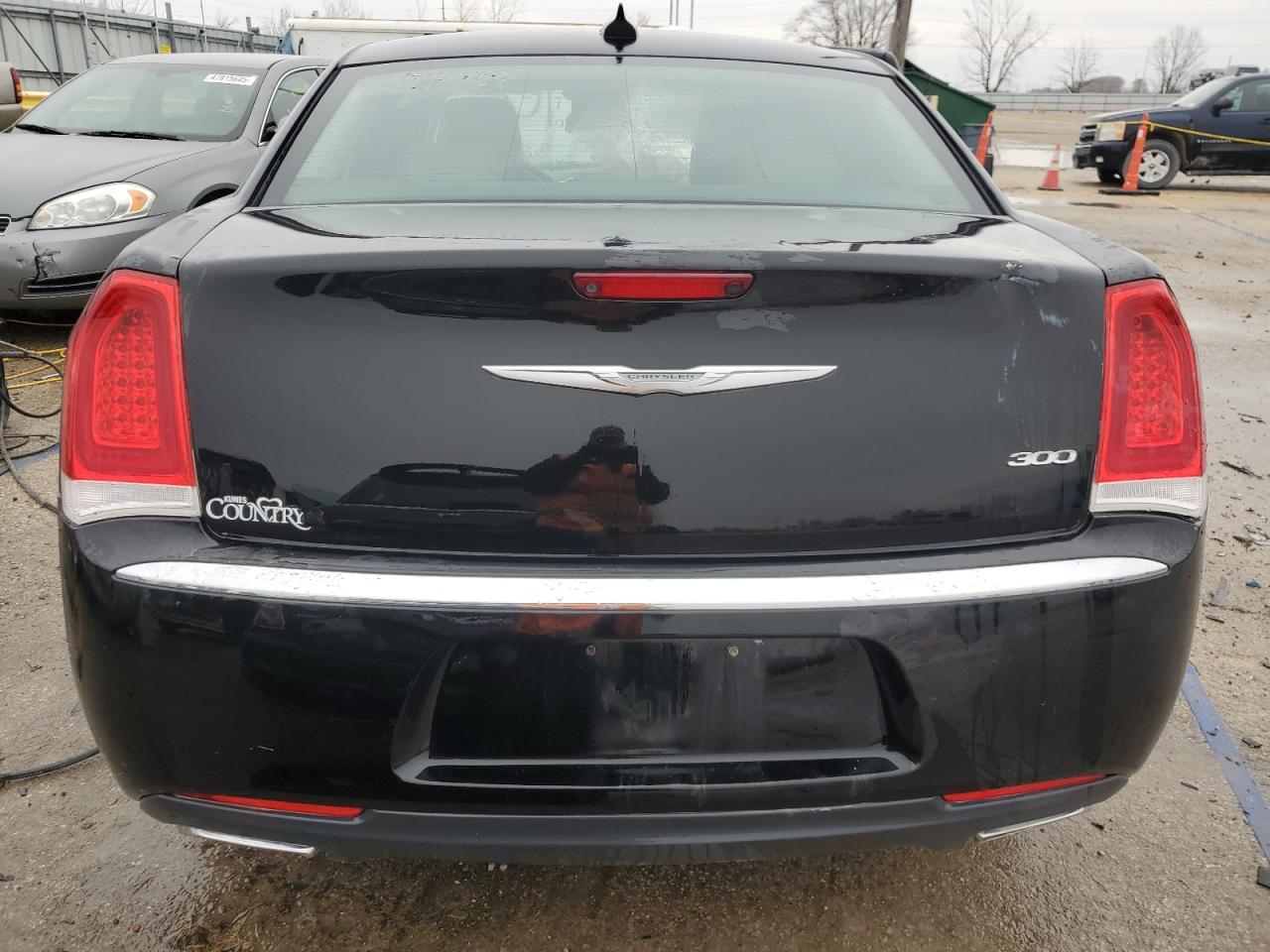 2016 Chrysler 300 - Image 6