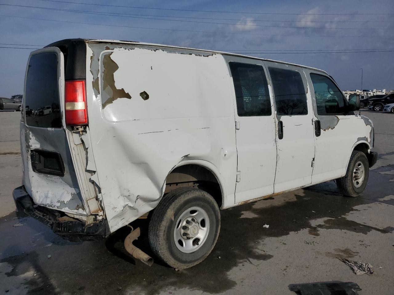 2009 Chevrolet Express - Image 3