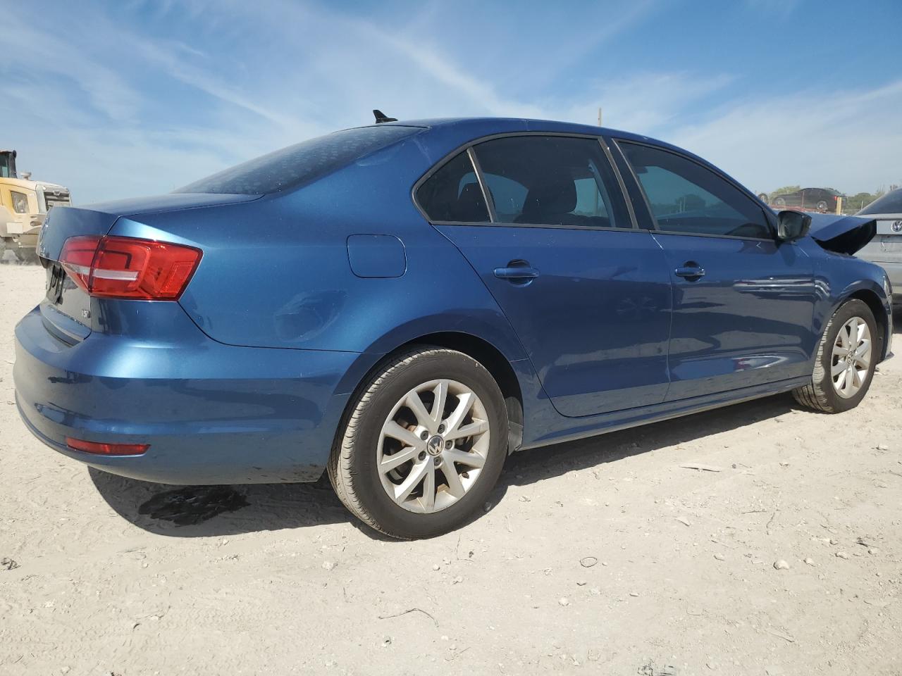 2015 Volkswagen Jetta - Image 3