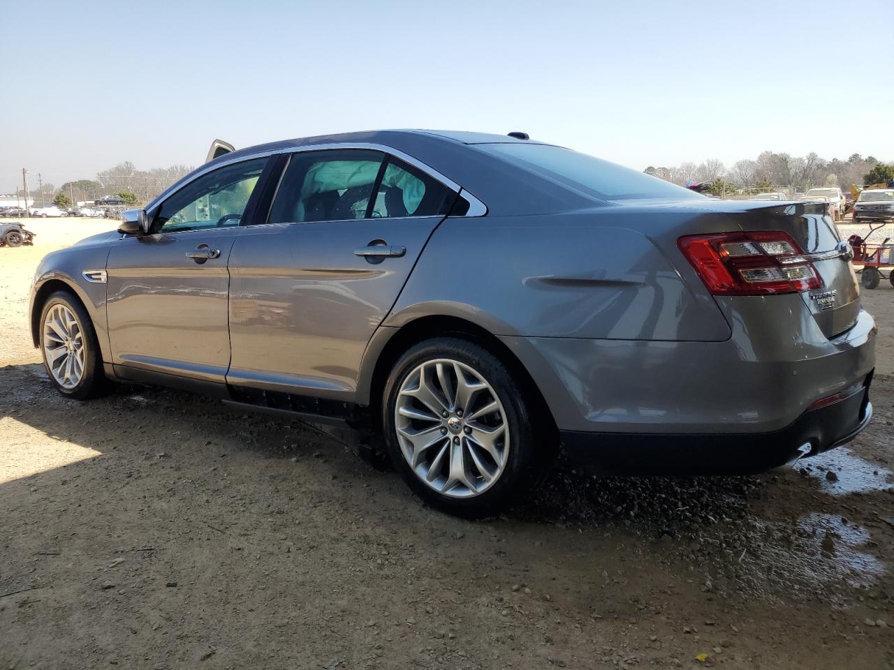 2014 Ford Taurus - Image 2