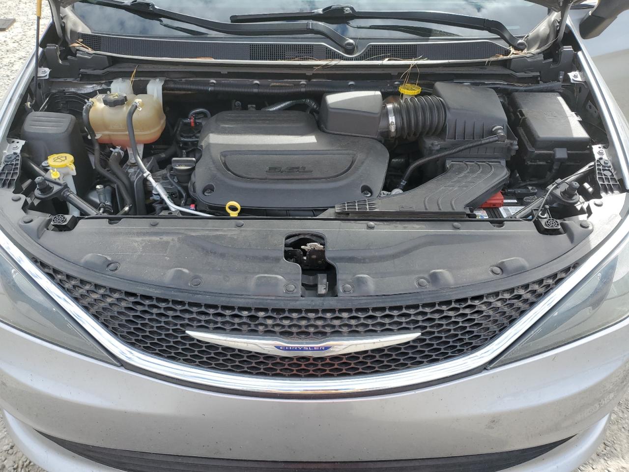 2020 Chrysler Voyager - Image 12