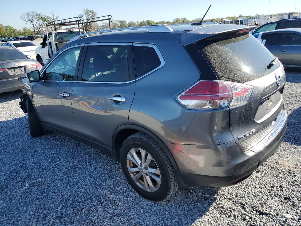 2015 Nissan Rogue - Image 2