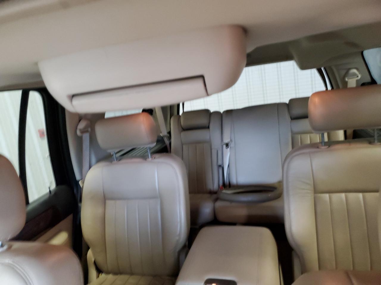 2006 Lincoln Navigator - Image 10