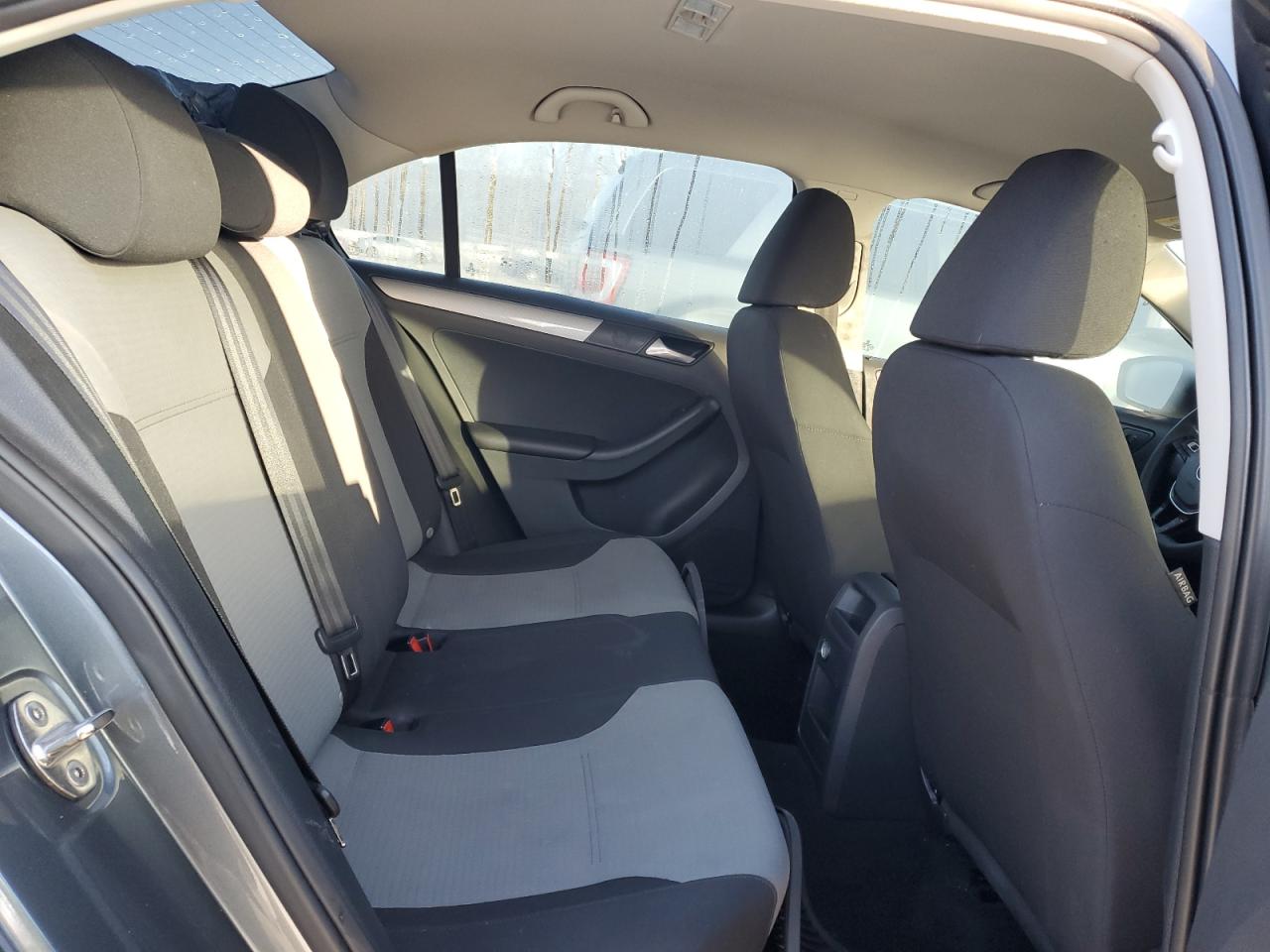2017 Volkswagen Jetta - Image 10