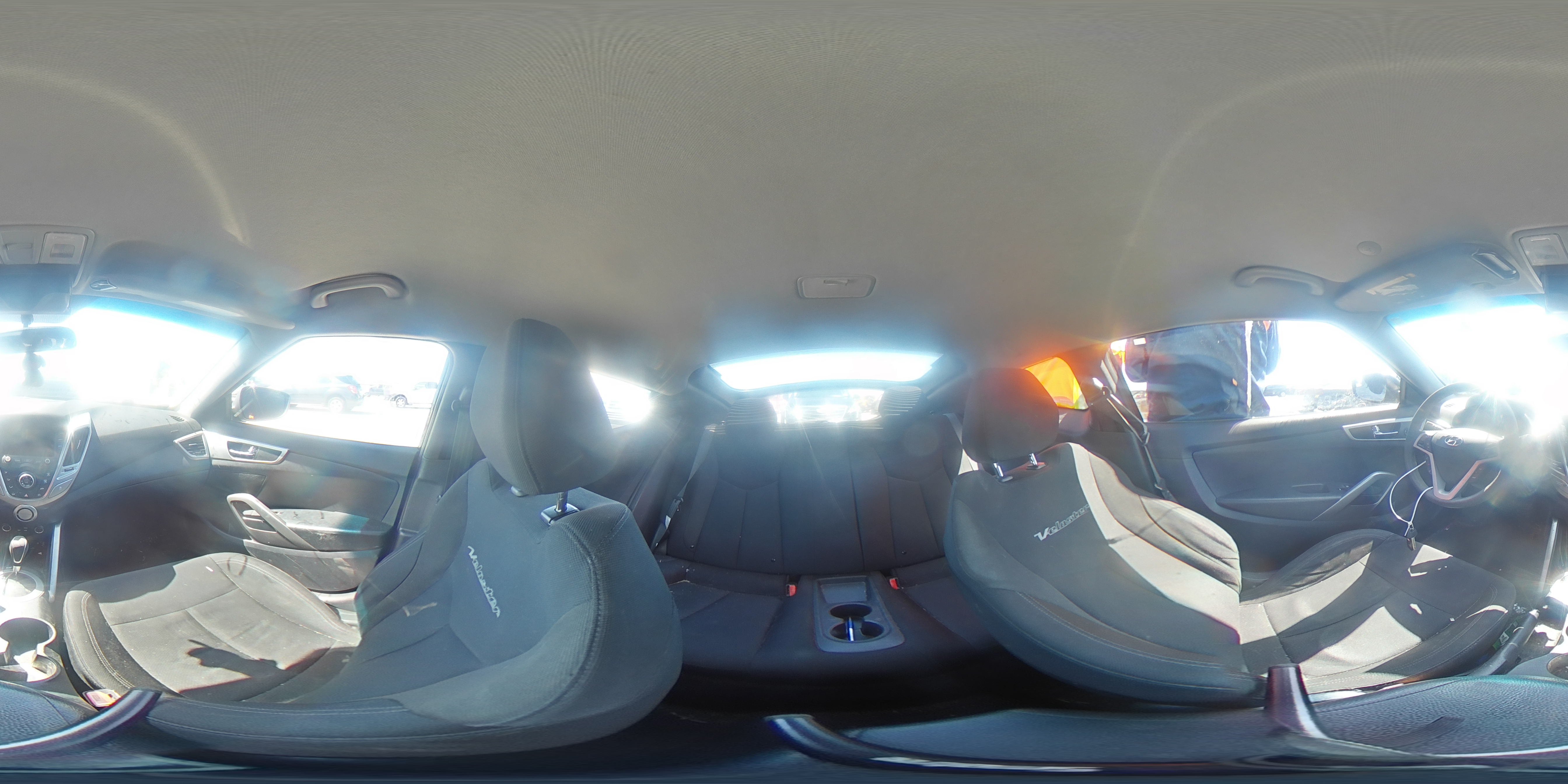 2016 Hyundai Veloster - Image 13