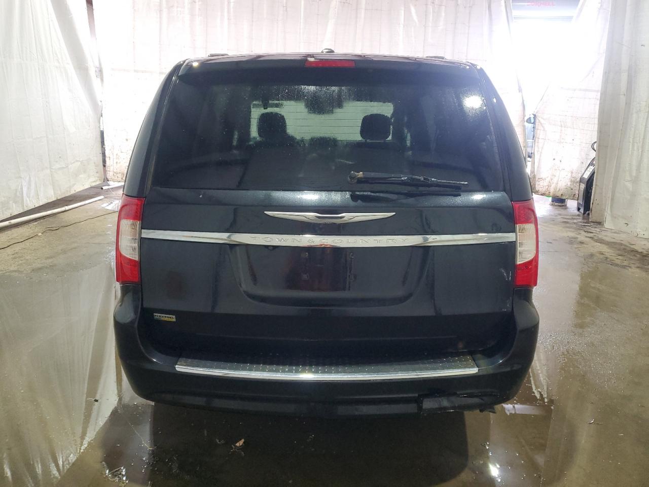 2015 Chrysler Town & Country - Image 6