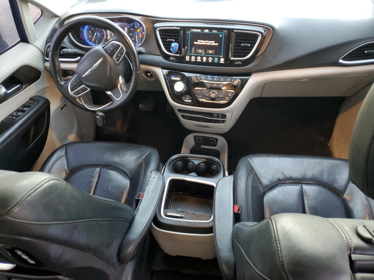 2019 Chrysler Pacifica - Image 8