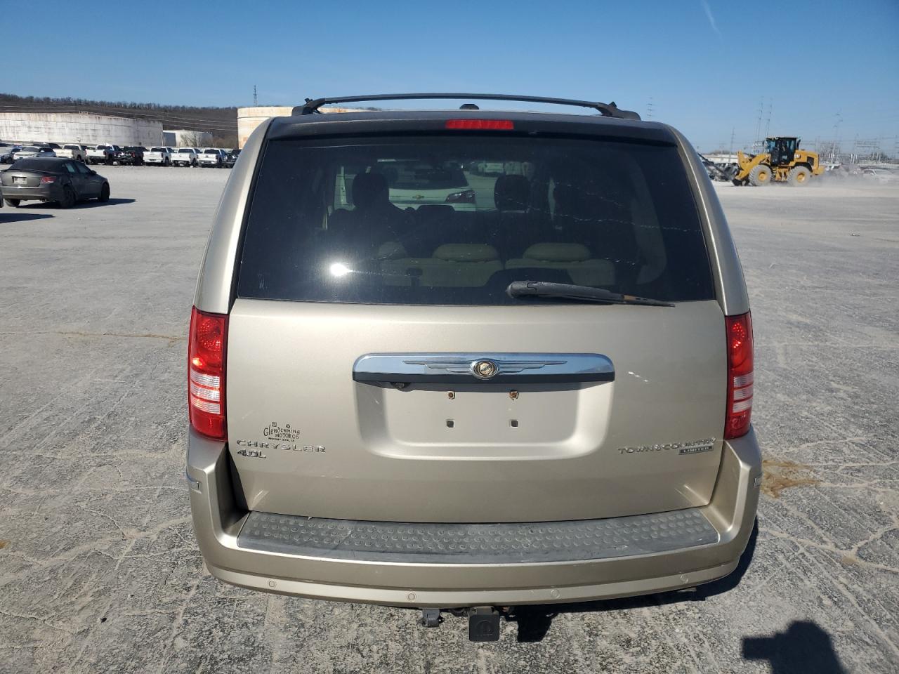 2009 Chrysler Town & Country - Image 6
