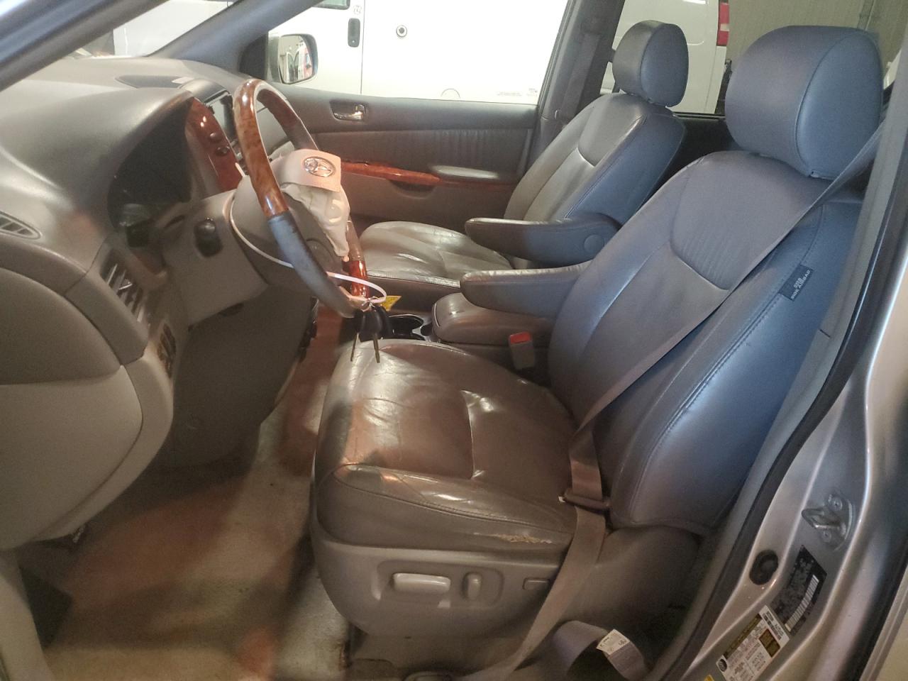 2007 Toyota Sienna - Image 7