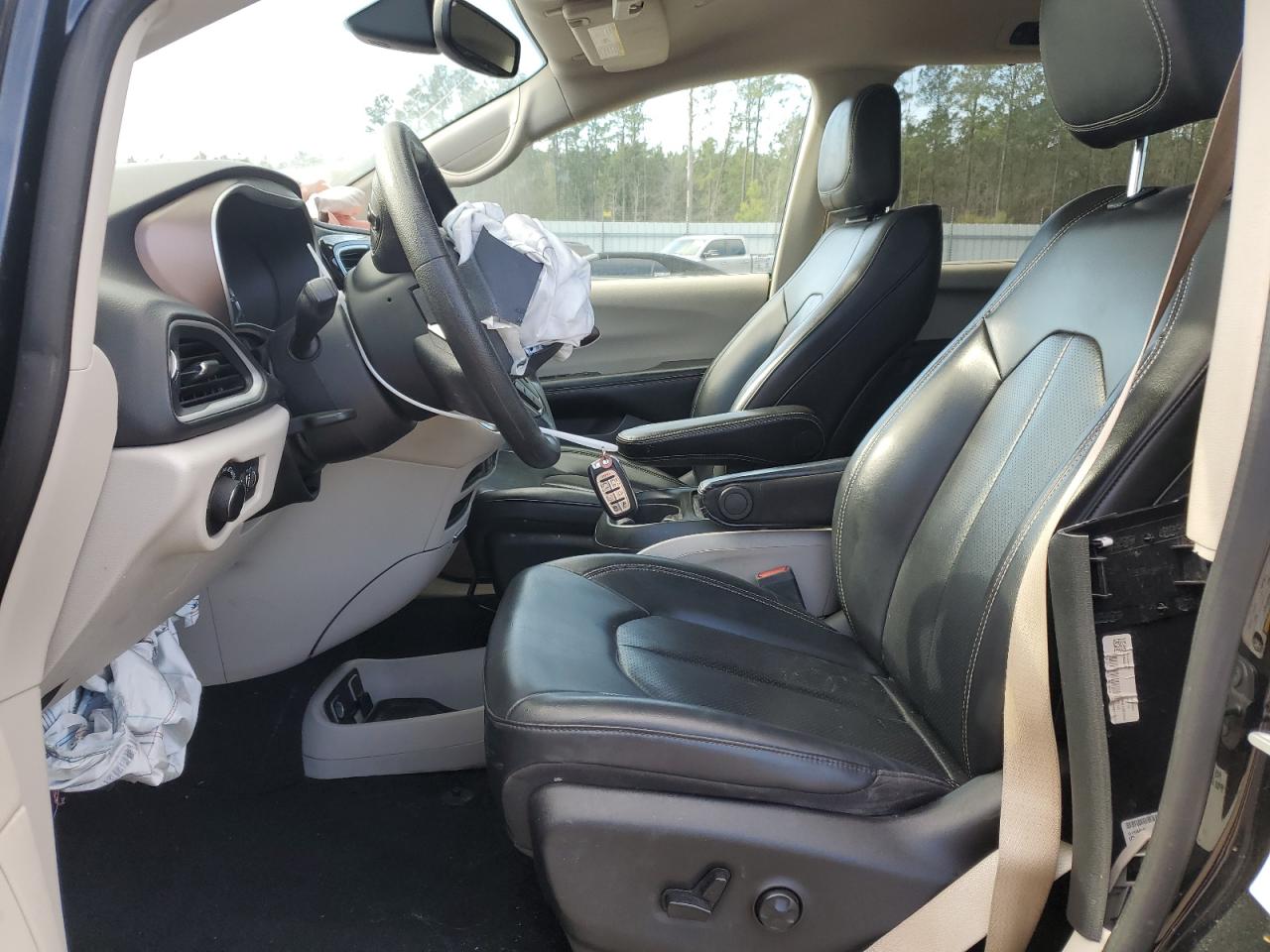 2020 Chrysler Voyager - Image 7