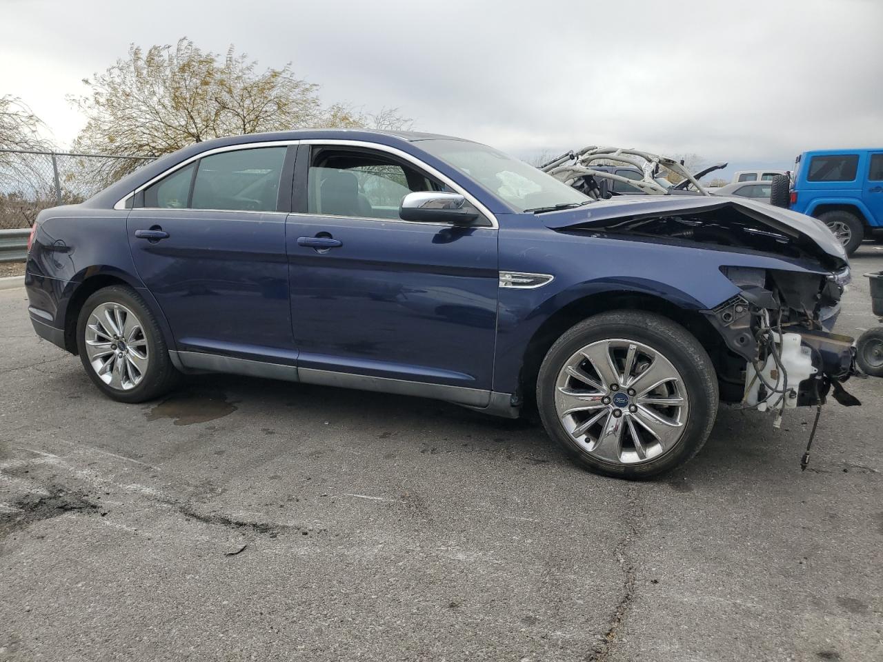 2011 Ford Taurus - Image 4