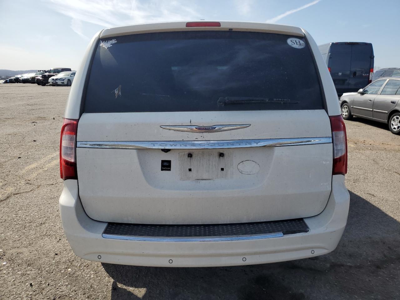 2011 Chrysler Town & Country - Image 6