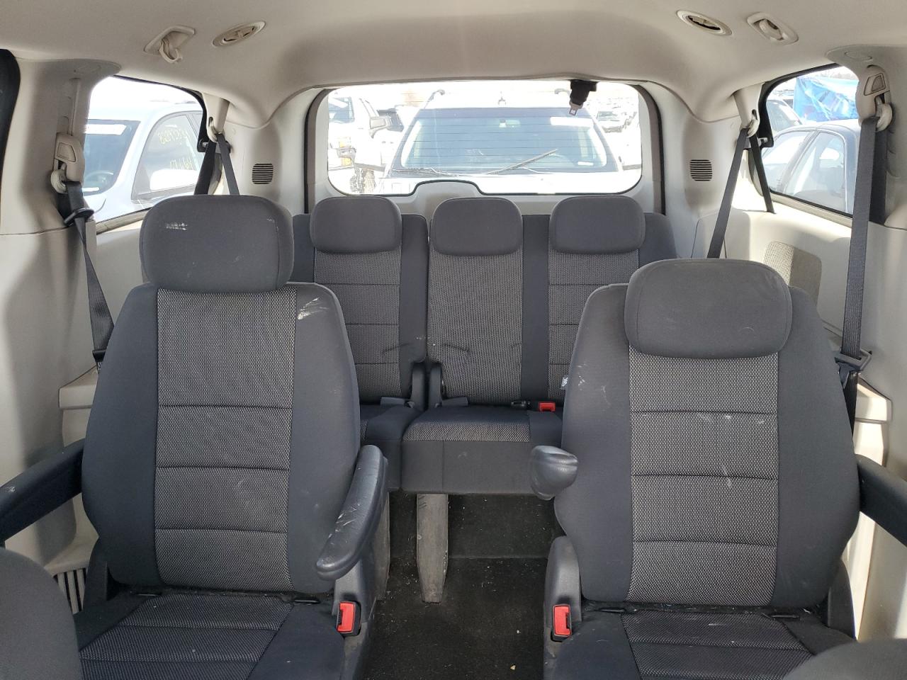 2009 Dodge Caravan - Image 10