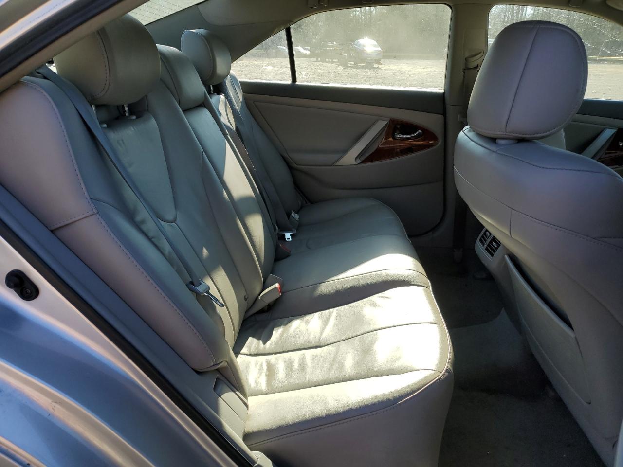 2009 Toyota Camry - Image 11