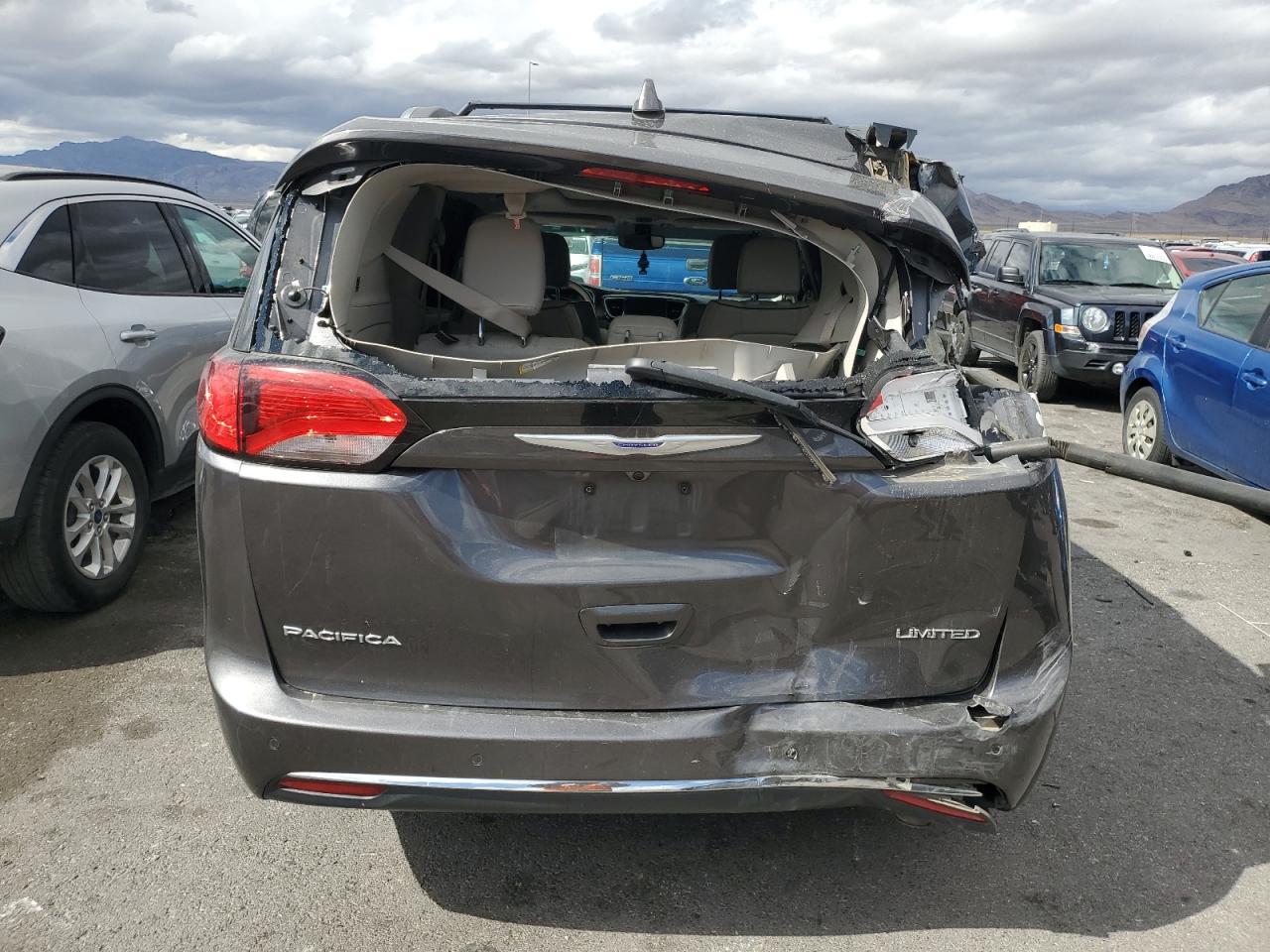 2020 Chrysler Pacifica - Image 6