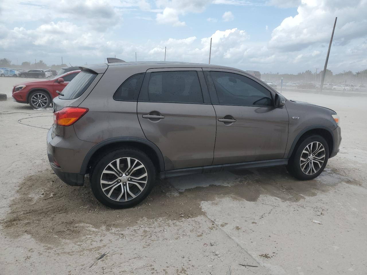 2019 Mitsubishi Outlander - Image 3
