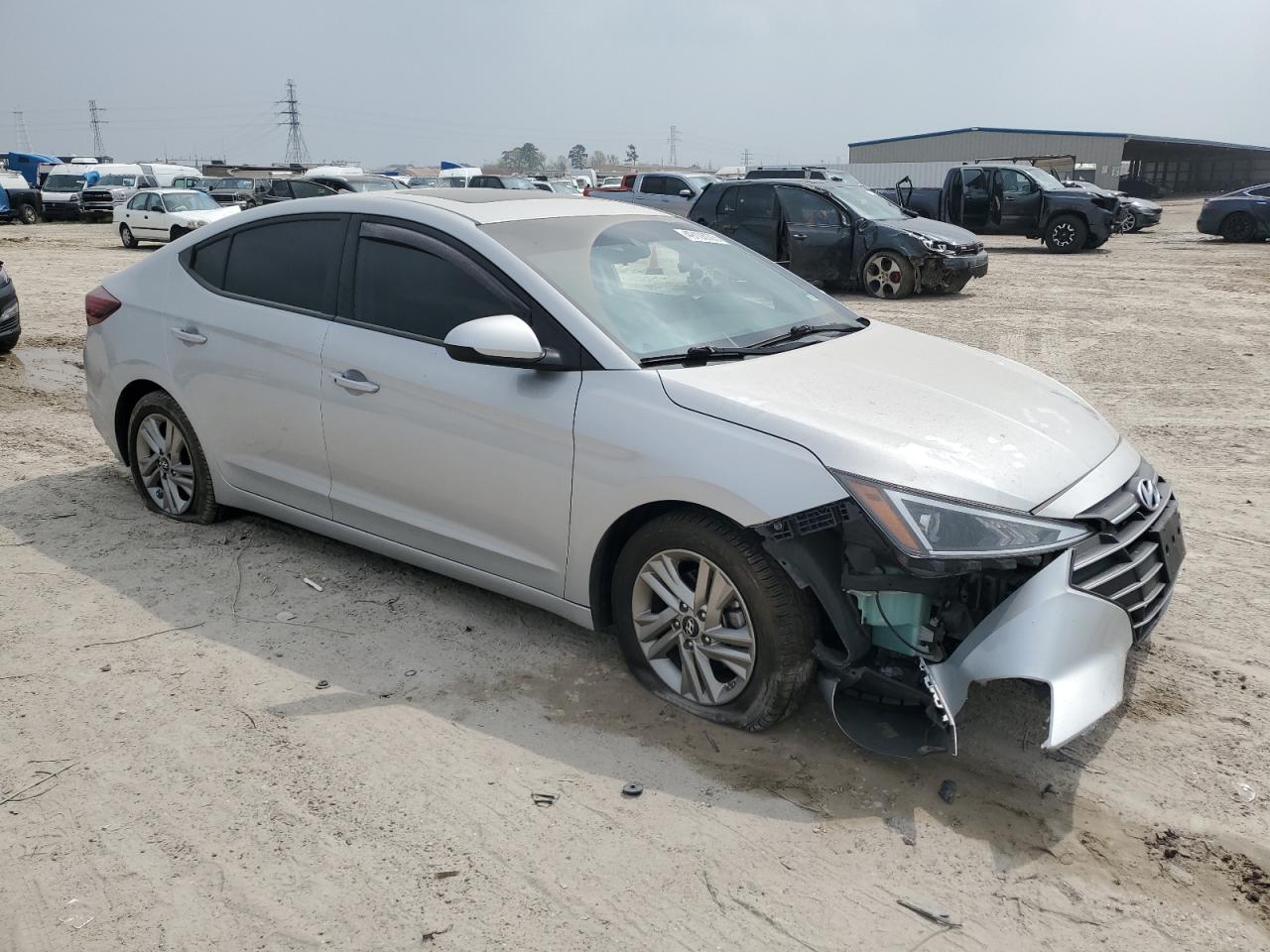 2019 Hyundai Elantra - Image 4