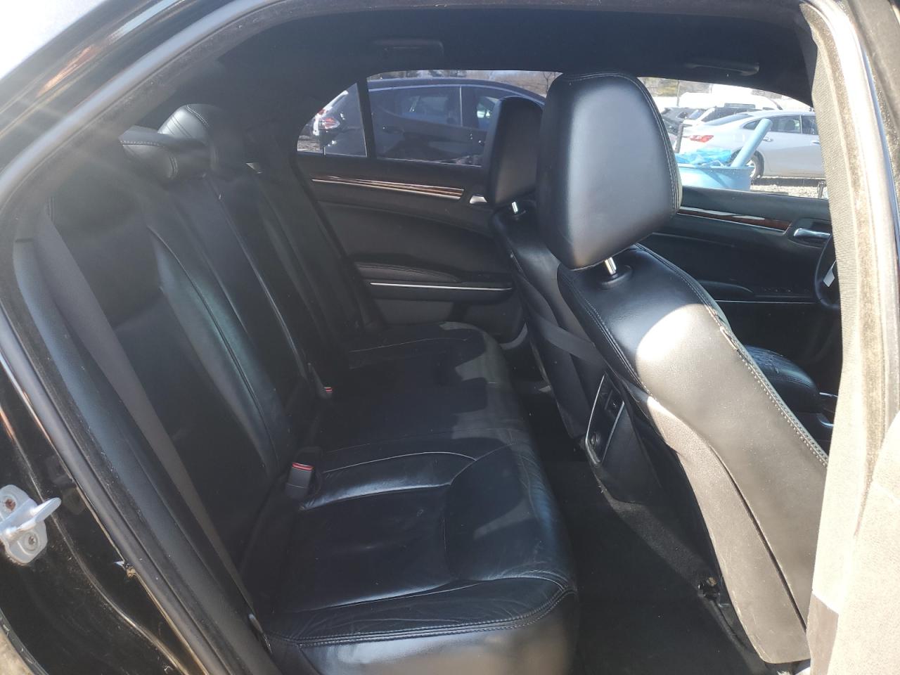 2012 Chrysler 300 - Image 10