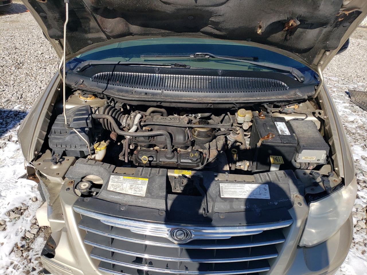 2005 Chrysler Town & Country - Image 14