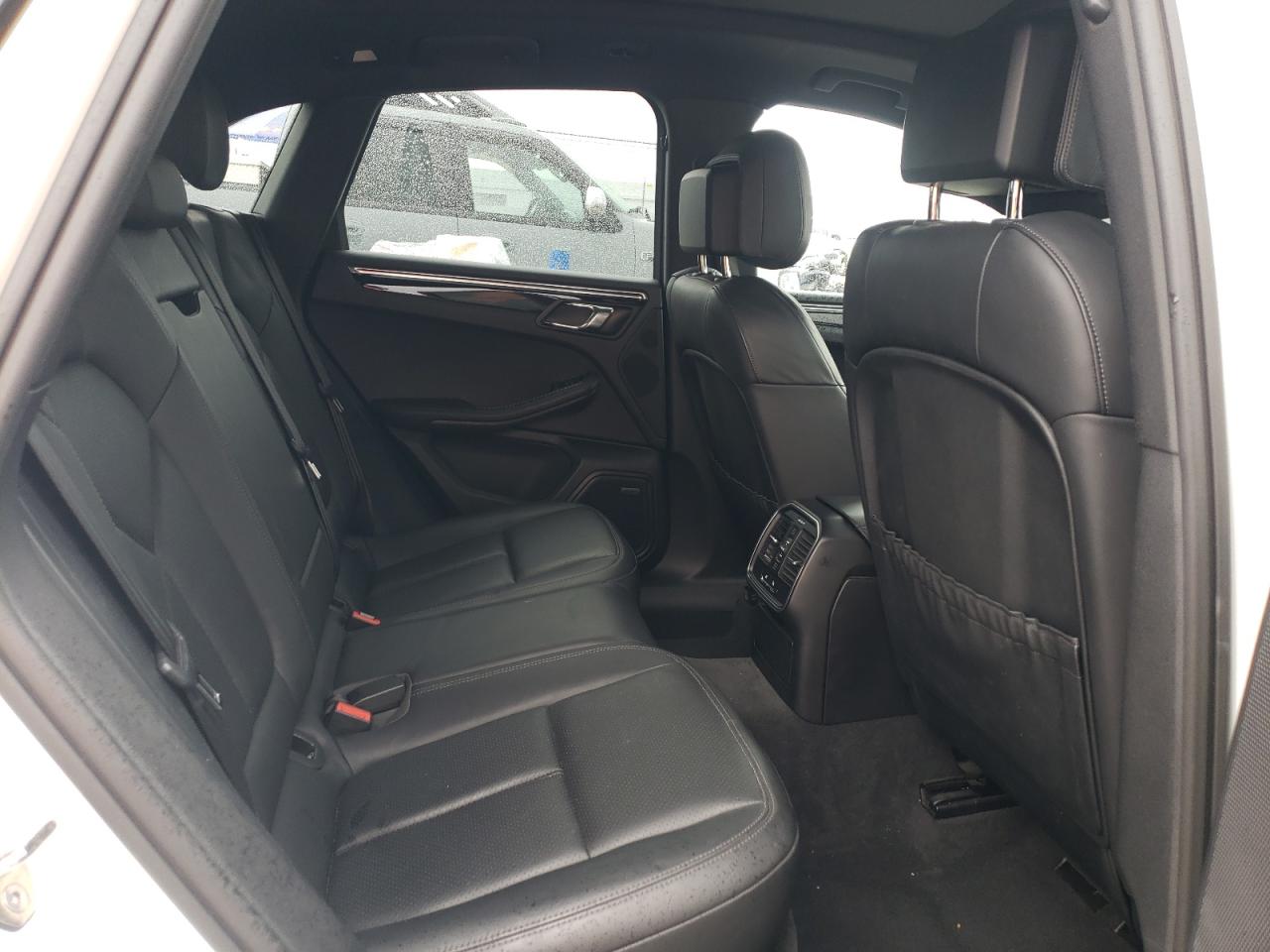 2015 Porsche Macan - Image 11