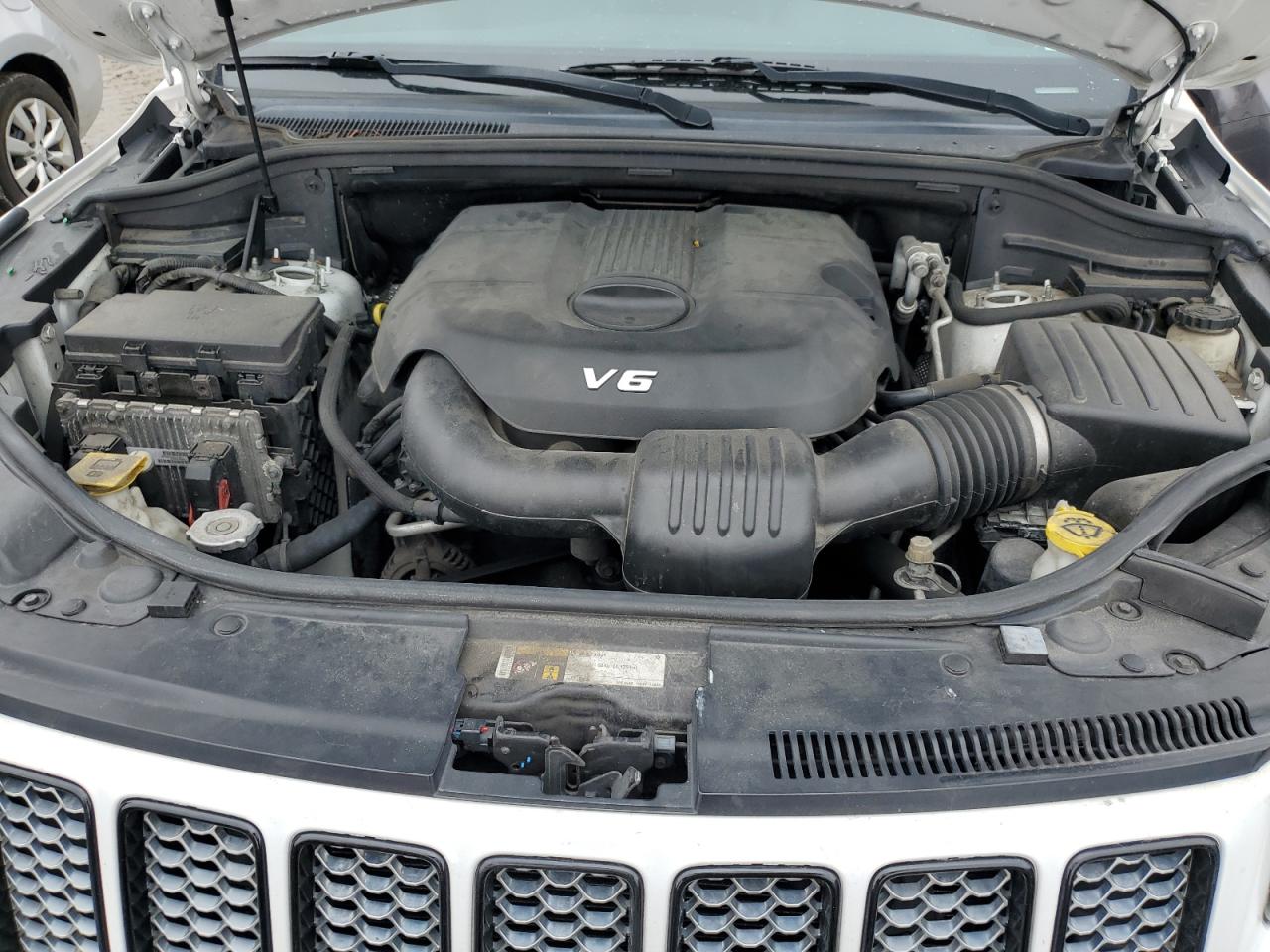 2015 Jeep Grand Cherokee - Image 12