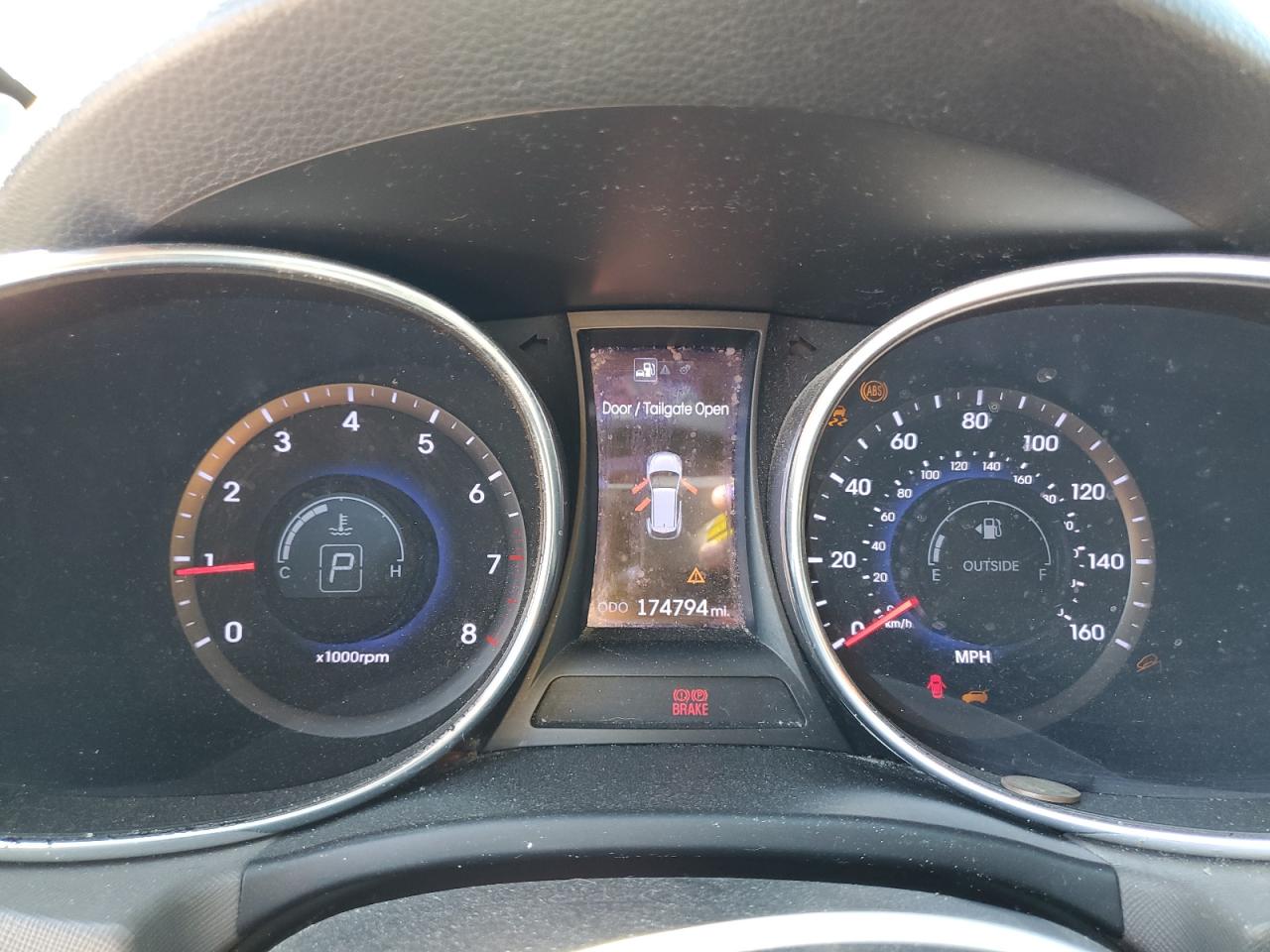 2013 Hyundai Santa Fe - Image 9