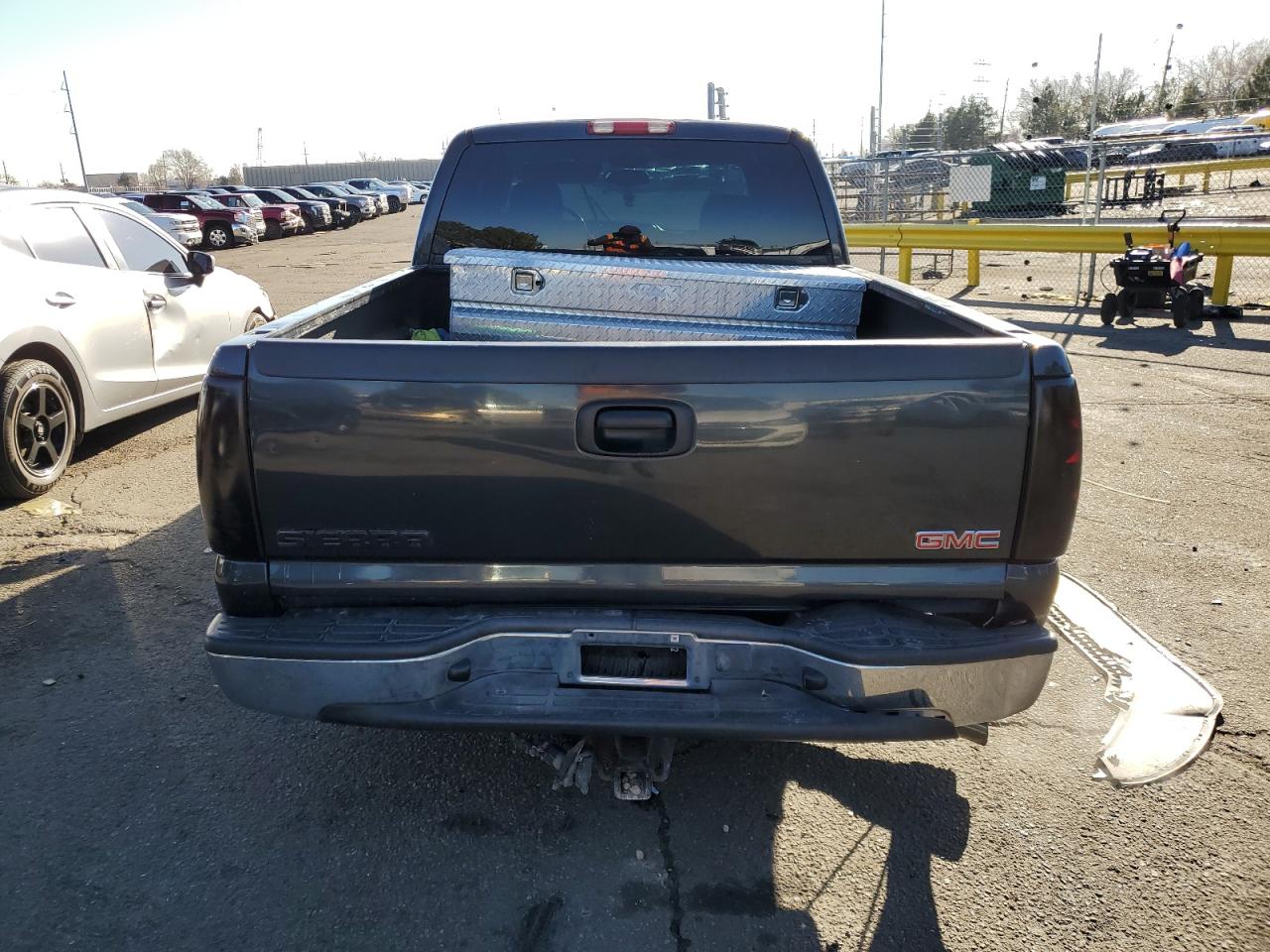 2004 GMC Sierra - Image 6