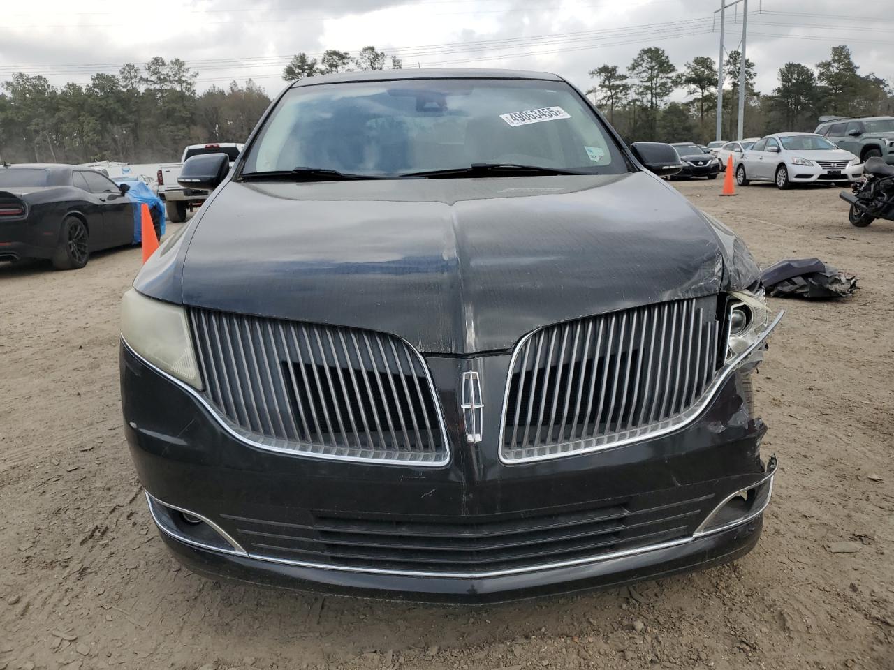 2014 Lincoln MKT - Image 5