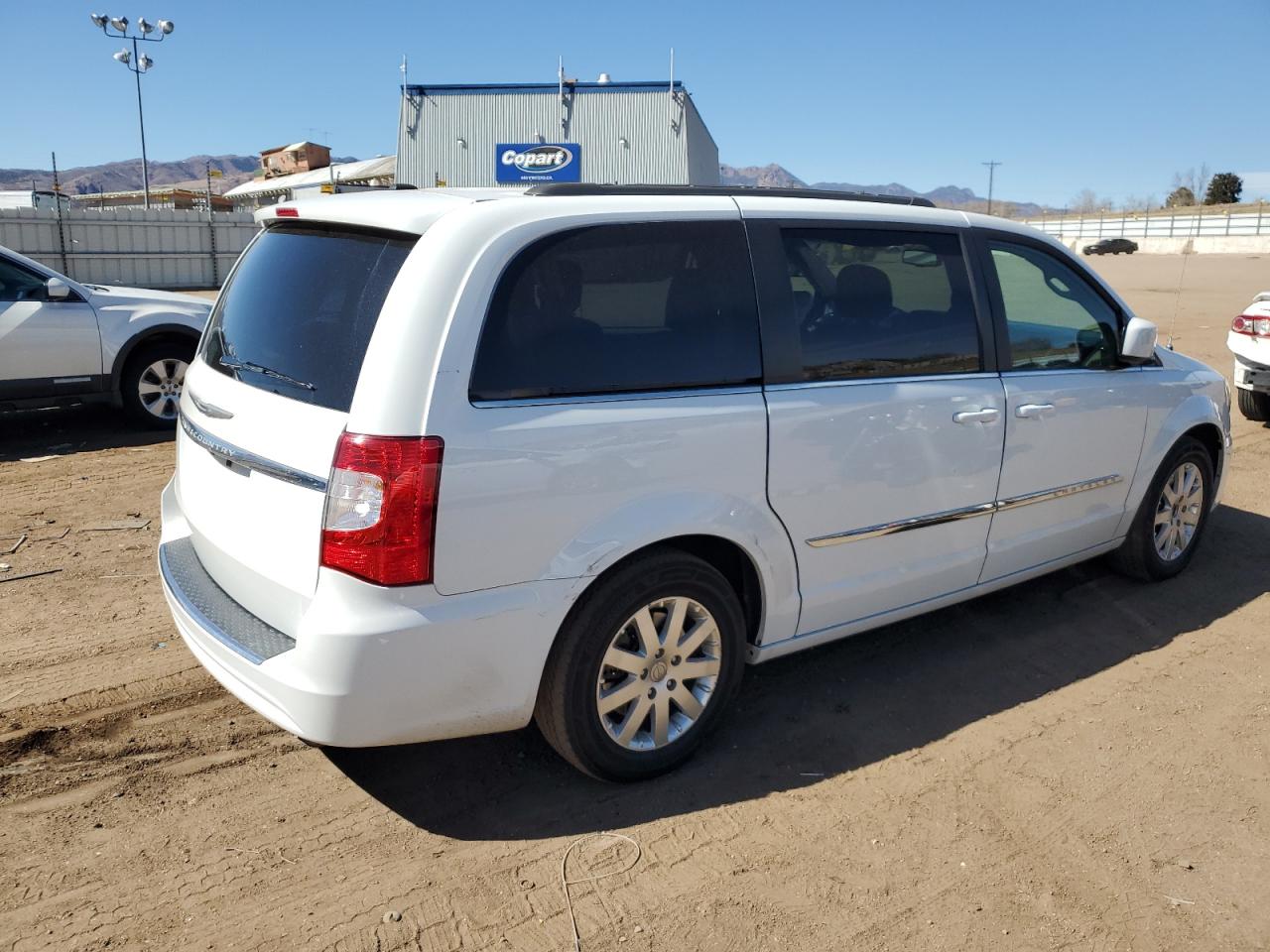 2016 Chrysler Town & Country - Image 3