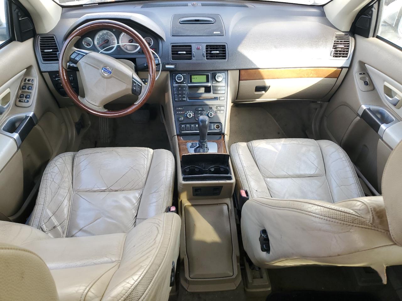 2010 Volvo XC90 - Image 8