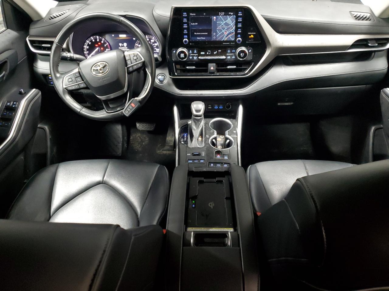 2022 Toyota Highlander - Image 8
