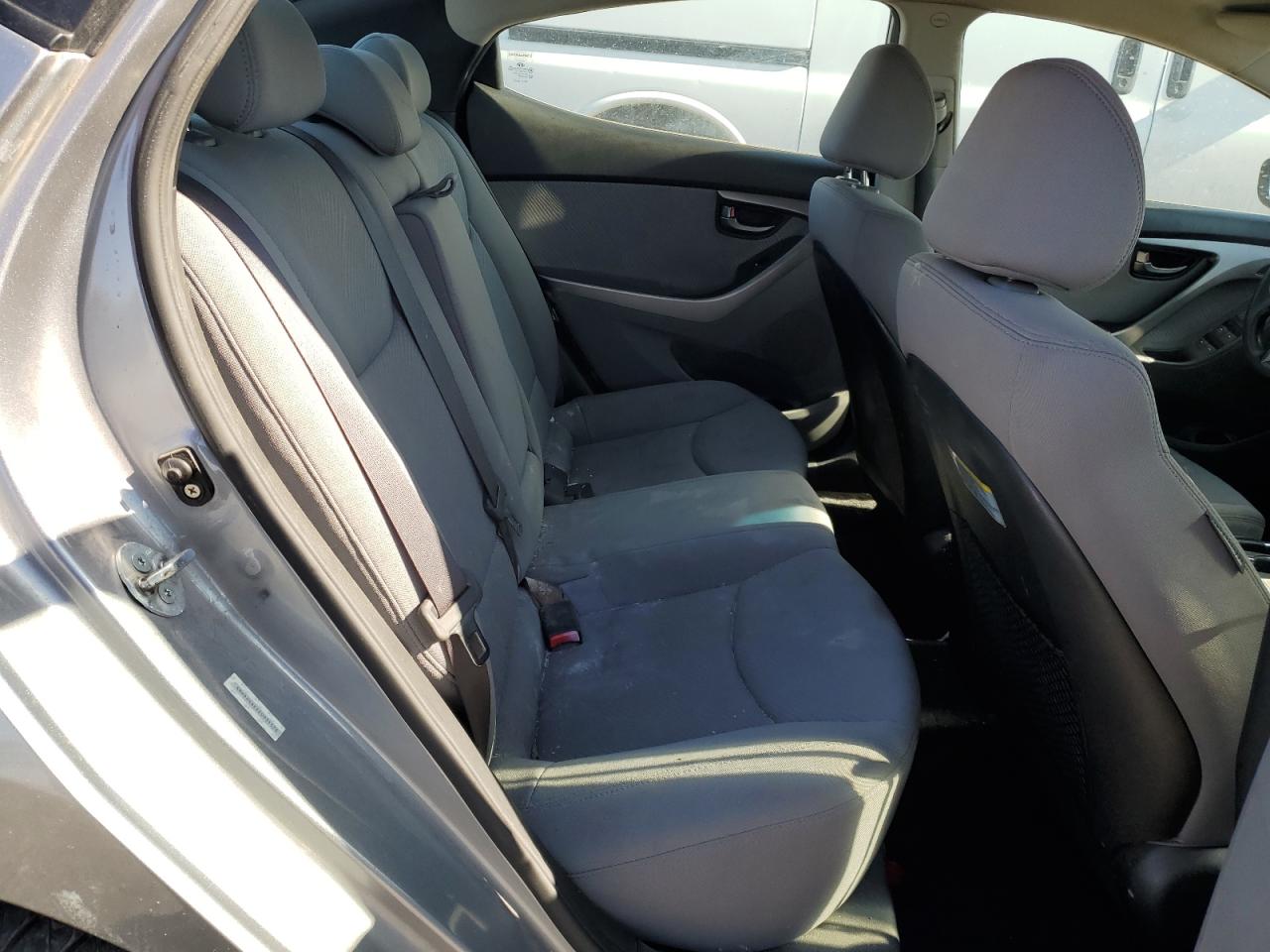 2013 Hyundai Elantra - Image 10