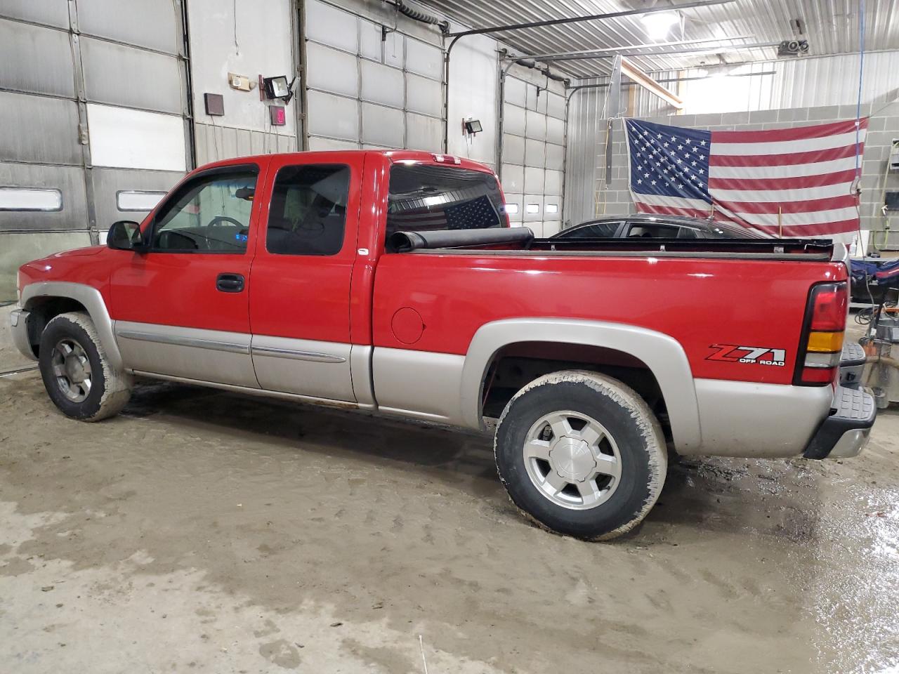 2005 GMC Sierra - Image 2
