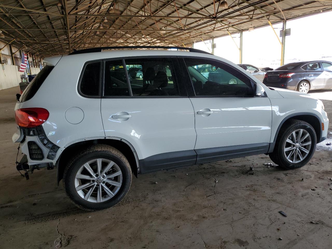 2017 Volkswagen Tiguan - Image 3