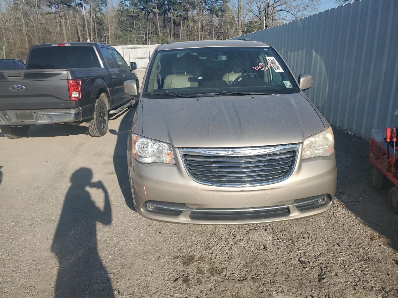 2013 Chrysler Town & Country - Image 5
